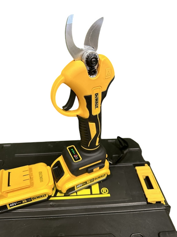 Акумуляторний секатор DeWalt DCMPP550P1 (48V, 6AH) з двома АКБ HM-DCMPP550P1 фото